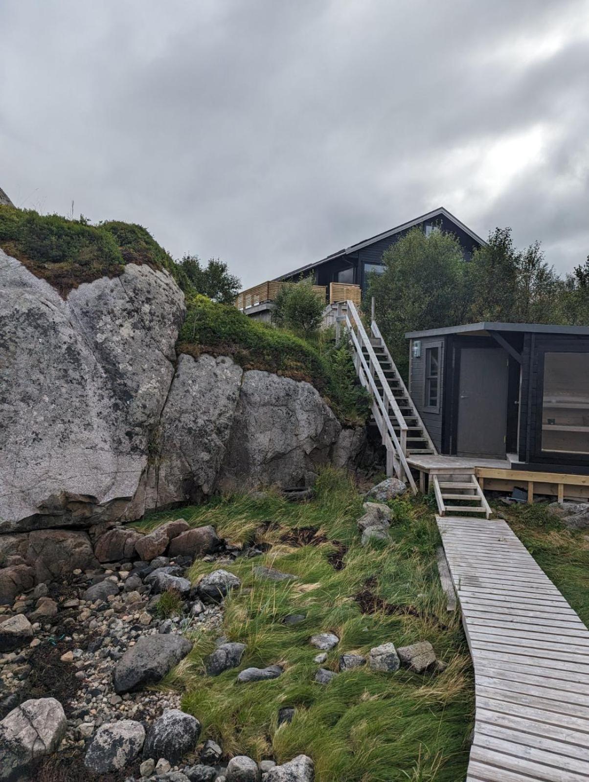 Nydelig Hytte Med Fantastisk Beliggenhet Ved Sjoen Vila Laupstad Exterior foto