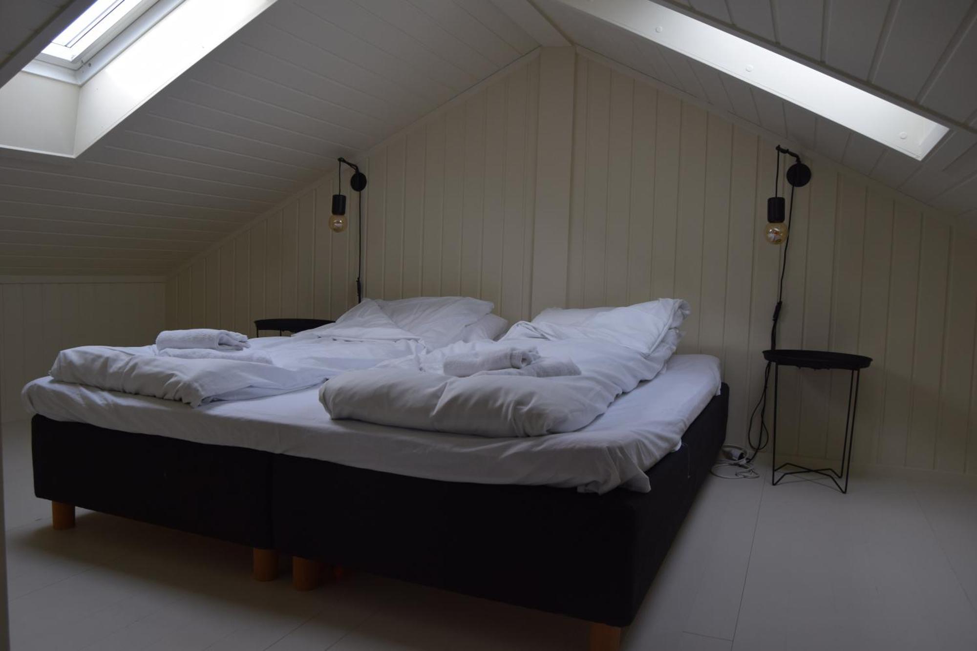 Nydelig Hytte Med Fantastisk Beliggenhet Ved Sjoen Vila Laupstad Exterior foto